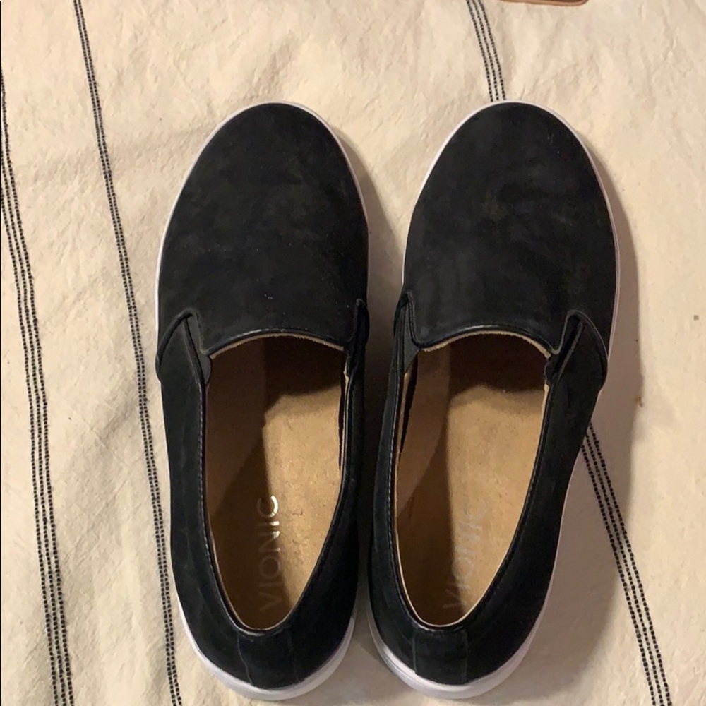 Vionic slip on